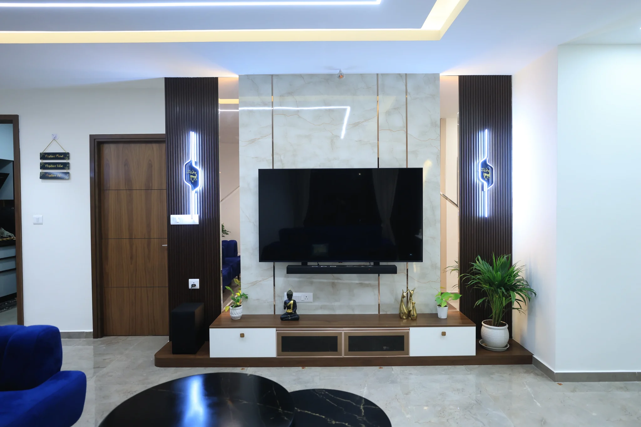 Living Room · 03